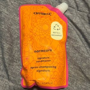 Amika signature conditioner 16.9 oz pouch
